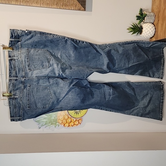 Torrid - Slim Boot Vintage Stretch Mid-Rise Jean in Mid-Wash Blue - Picture 4 of 10